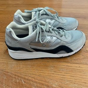 Saucony tennis shoes